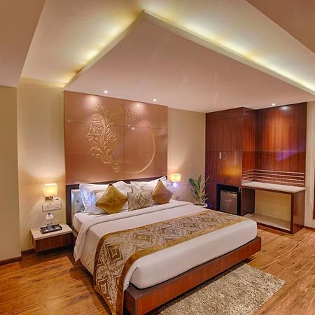 Hotel Good Times Near Ganga Ram Hospital And Karol Bagh Metro Delhi  Exteriör bild