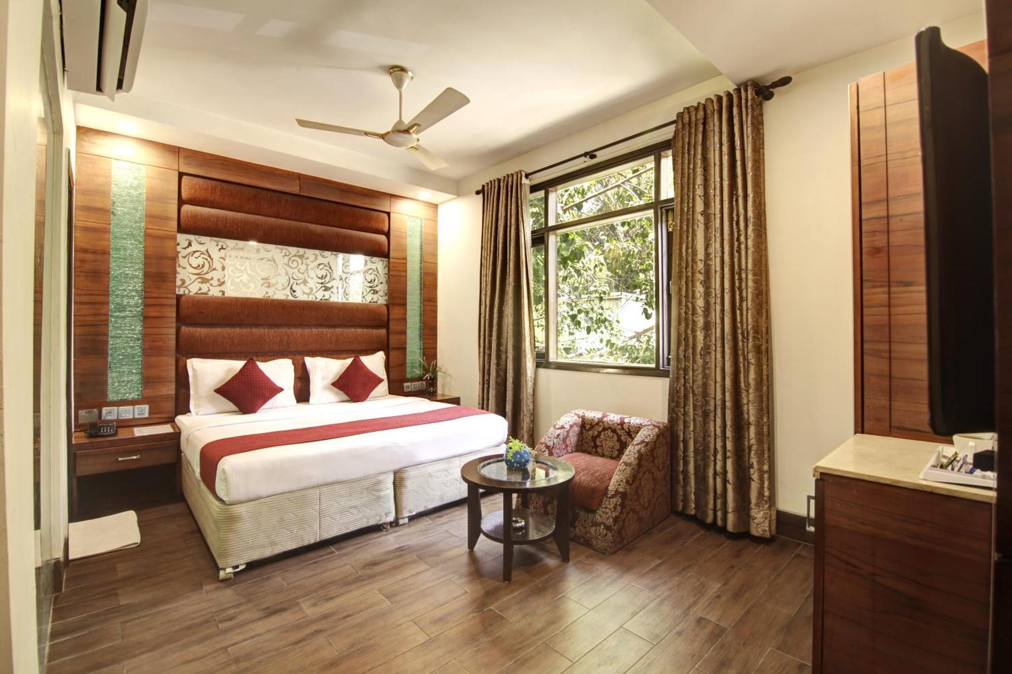 Hotel Good Times Near Ganga Ram Hospital And Karol Bagh Metro Delhi  Exteriör bild