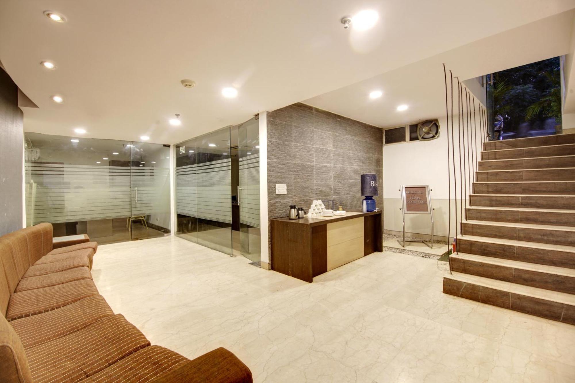 Hotel Good Times Near Ganga Ram Hospital And Karol Bagh Metro Delhi  Exteriör bild