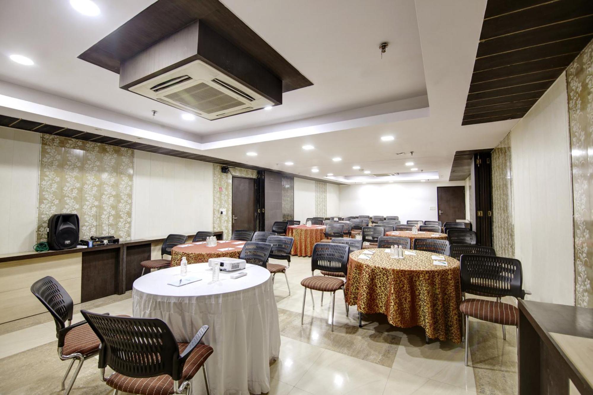 Hotel Good Times Near Ganga Ram Hospital And Karol Bagh Metro Delhi  Exteriör bild