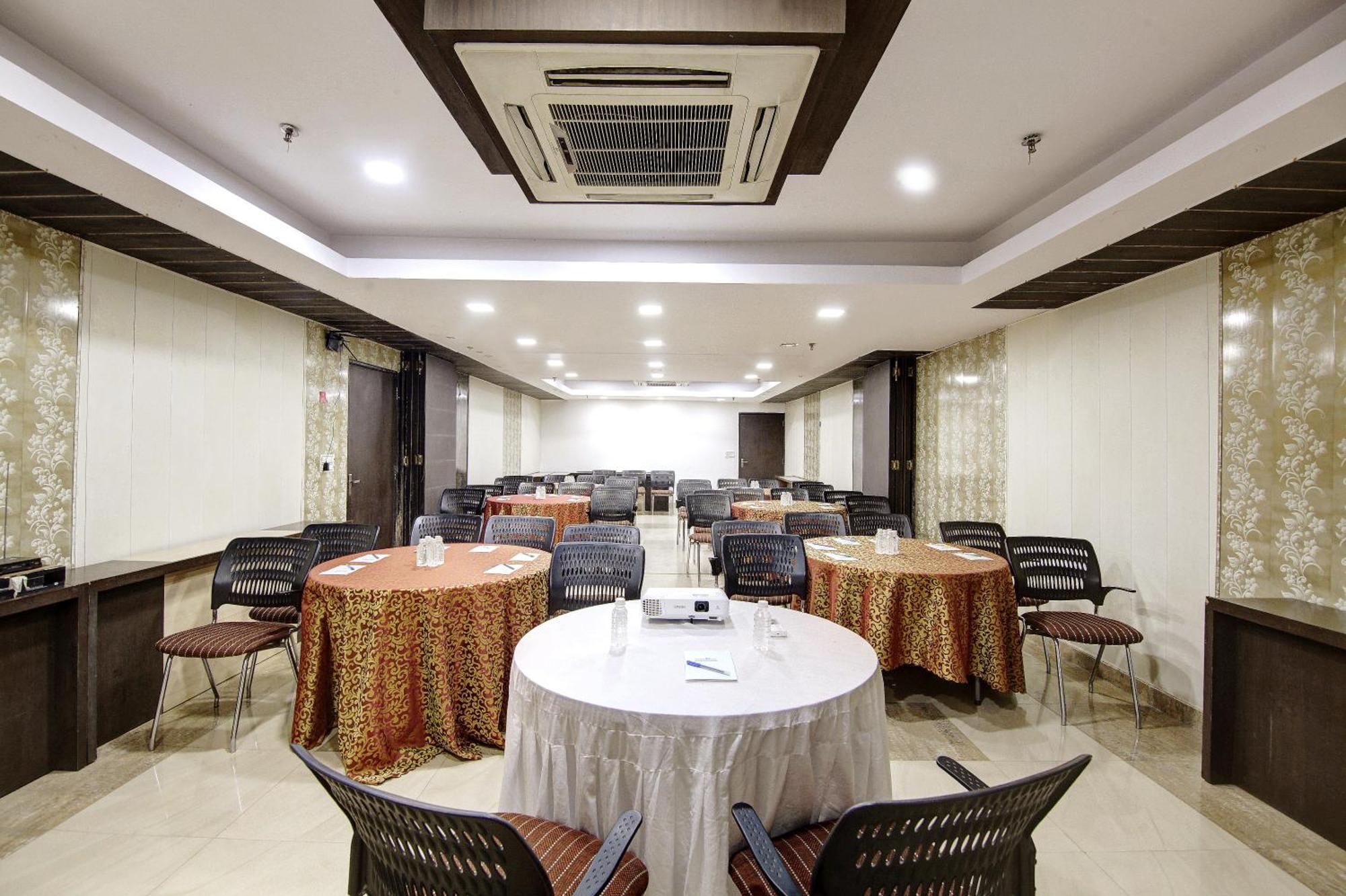 Hotel Good Times Near Ganga Ram Hospital And Karol Bagh Metro Delhi  Exteriör bild