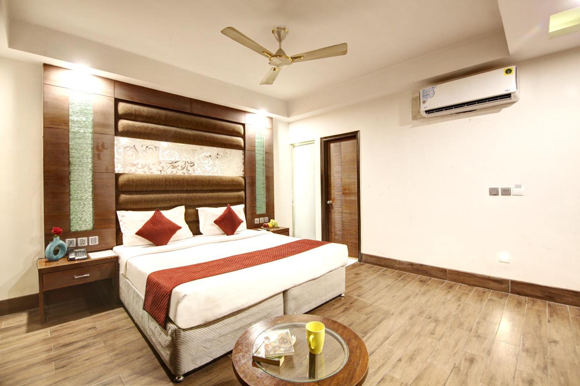 Hotel Good Times Near Ganga Ram Hospital And Karol Bagh Metro Delhi  Exteriör bild