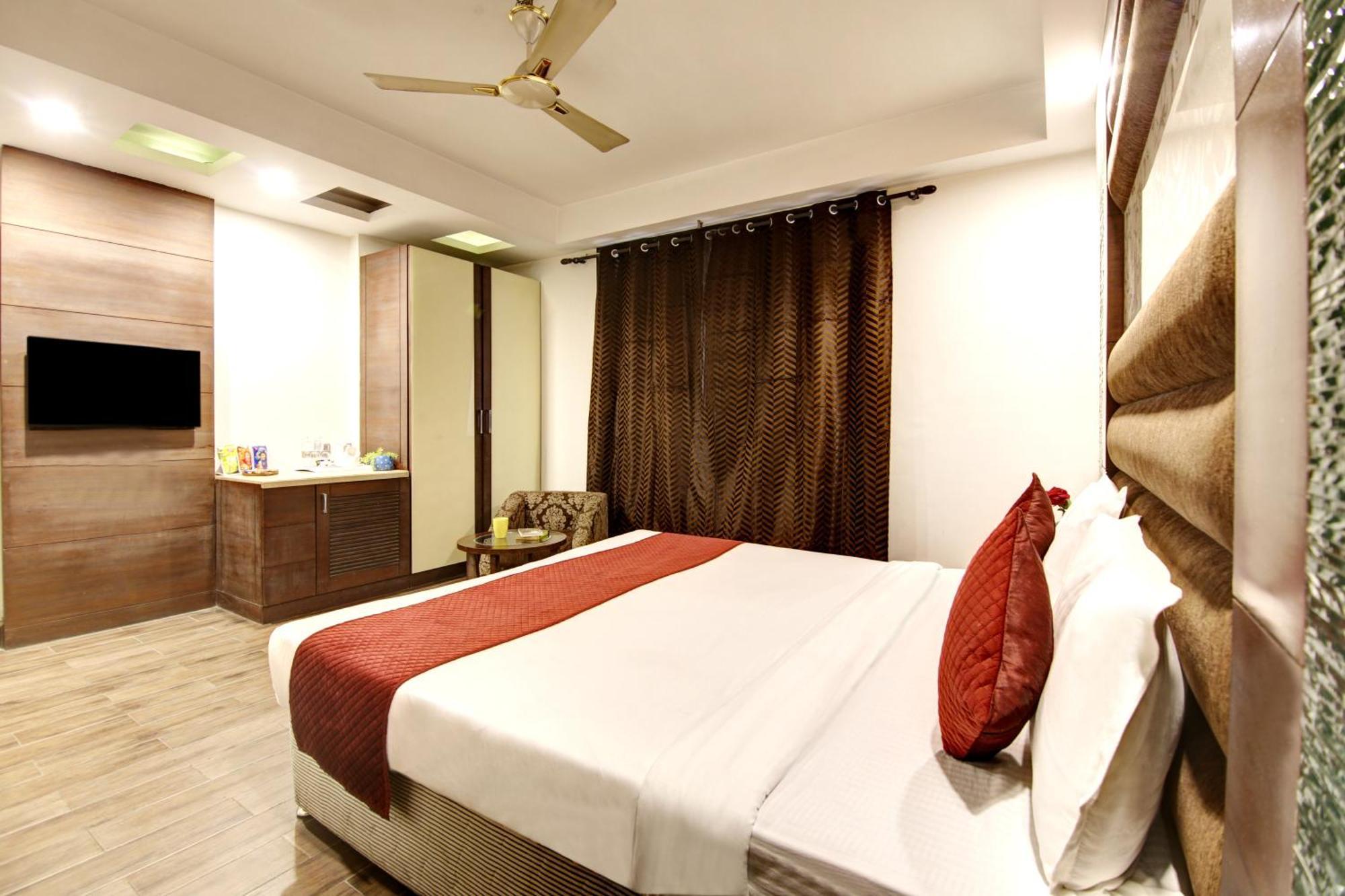 Hotel Good Times Near Ganga Ram Hospital And Karol Bagh Metro Delhi  Exteriör bild