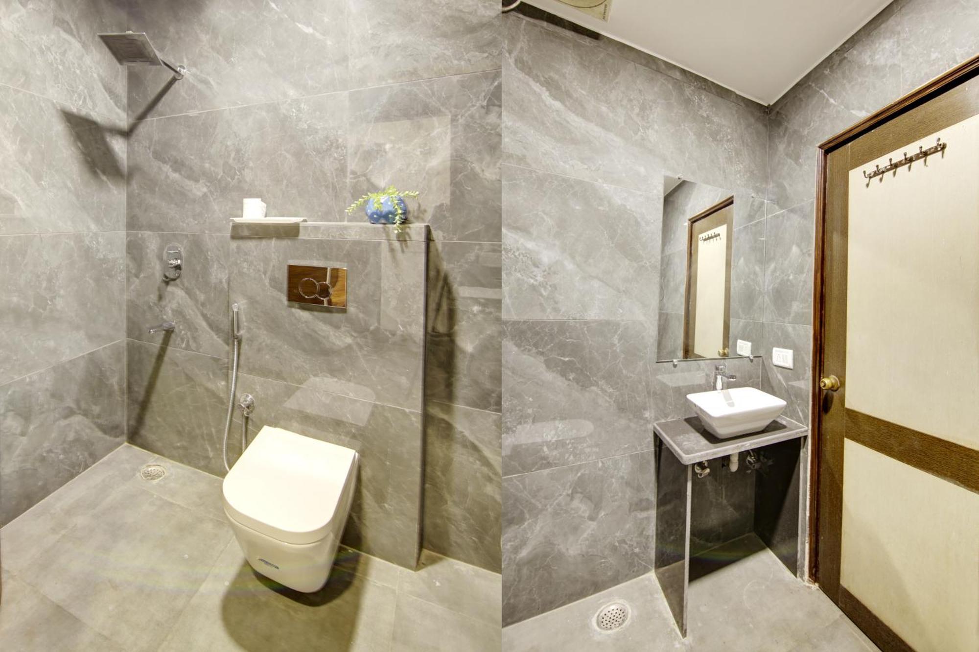 Hotel Good Times Near Ganga Ram Hospital And Karol Bagh Metro Delhi  Exteriör bild