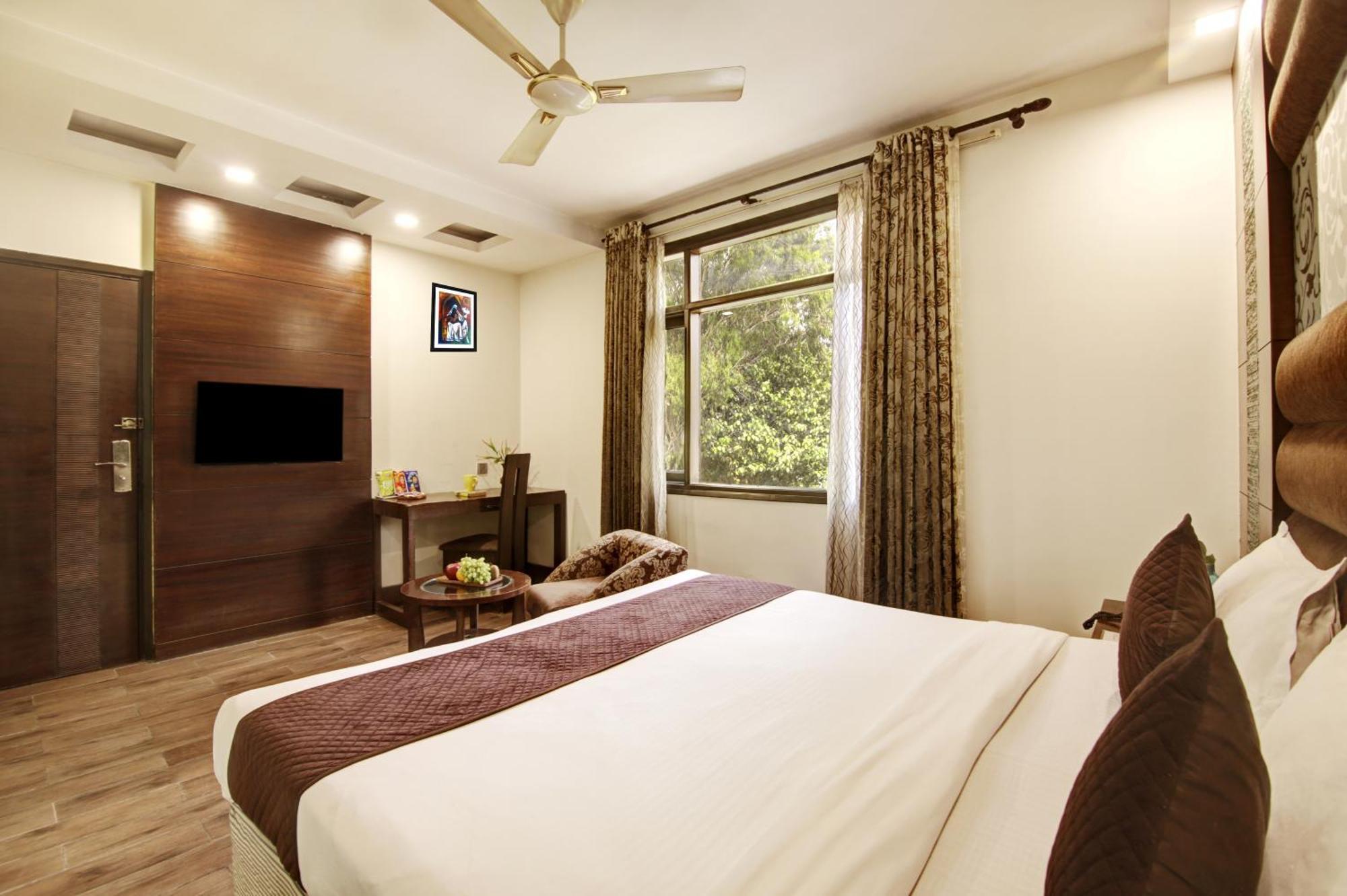 Hotel Good Times Near Ganga Ram Hospital And Karol Bagh Metro Delhi  Exteriör bild