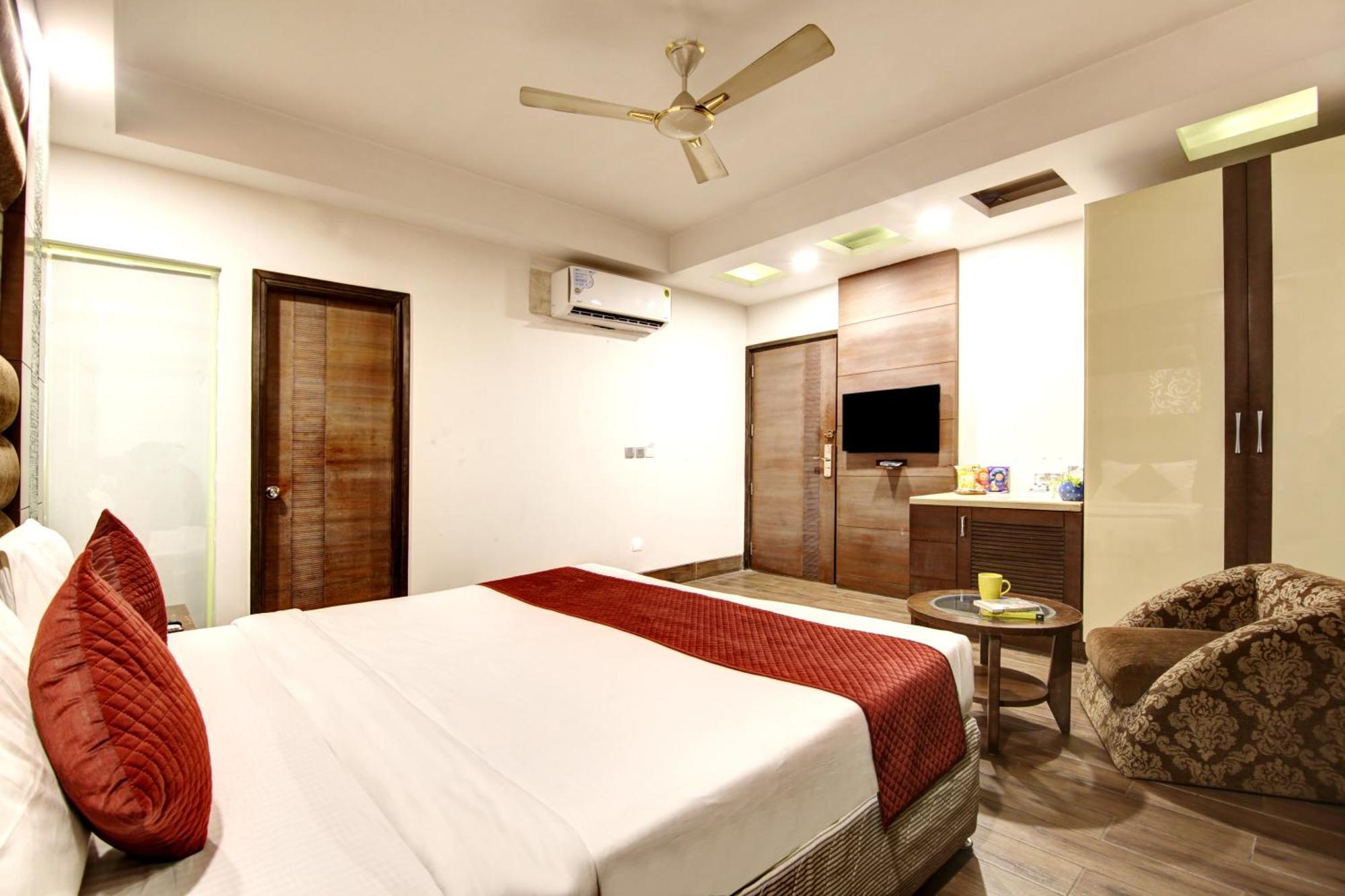 Hotel Good Times Near Ganga Ram Hospital And Karol Bagh Metro Delhi  Exteriör bild