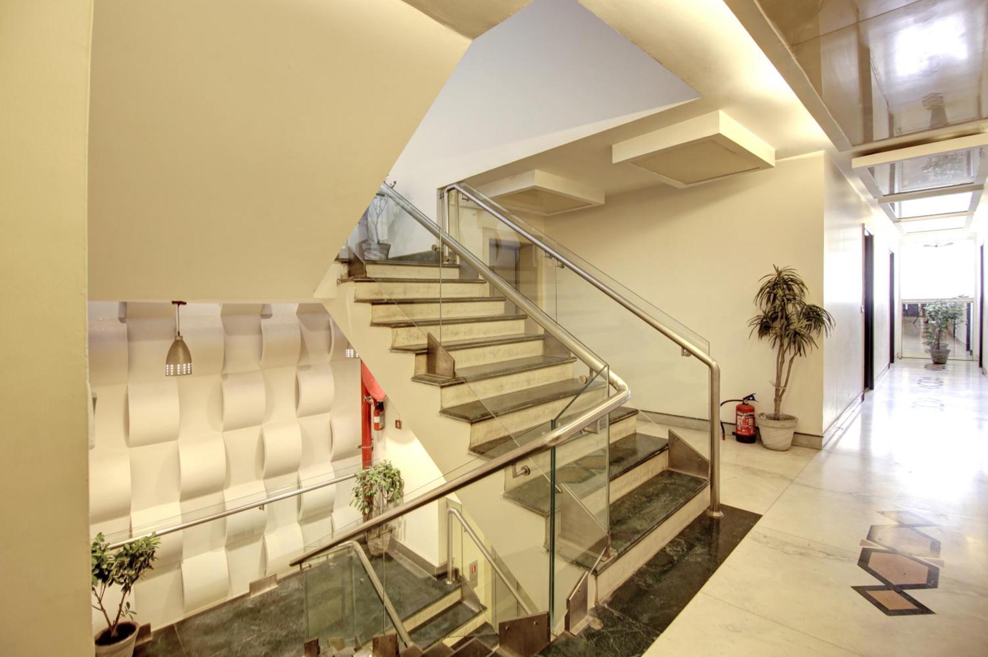 Hotel Good Times Near Ganga Ram Hospital And Karol Bagh Metro Delhi  Exteriör bild