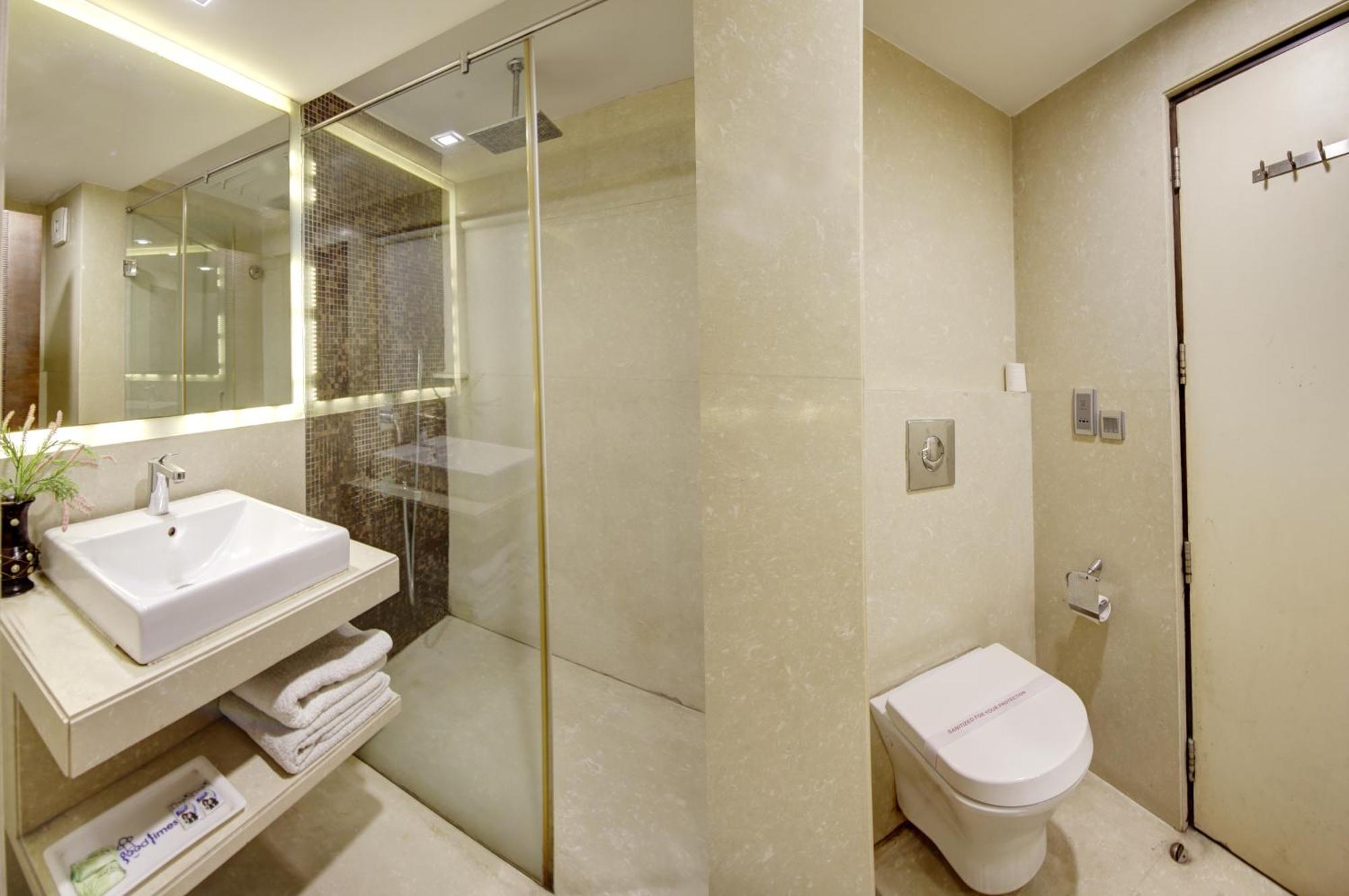 Hotel Good Times Near Ganga Ram Hospital And Karol Bagh Metro Delhi  Exteriör bild