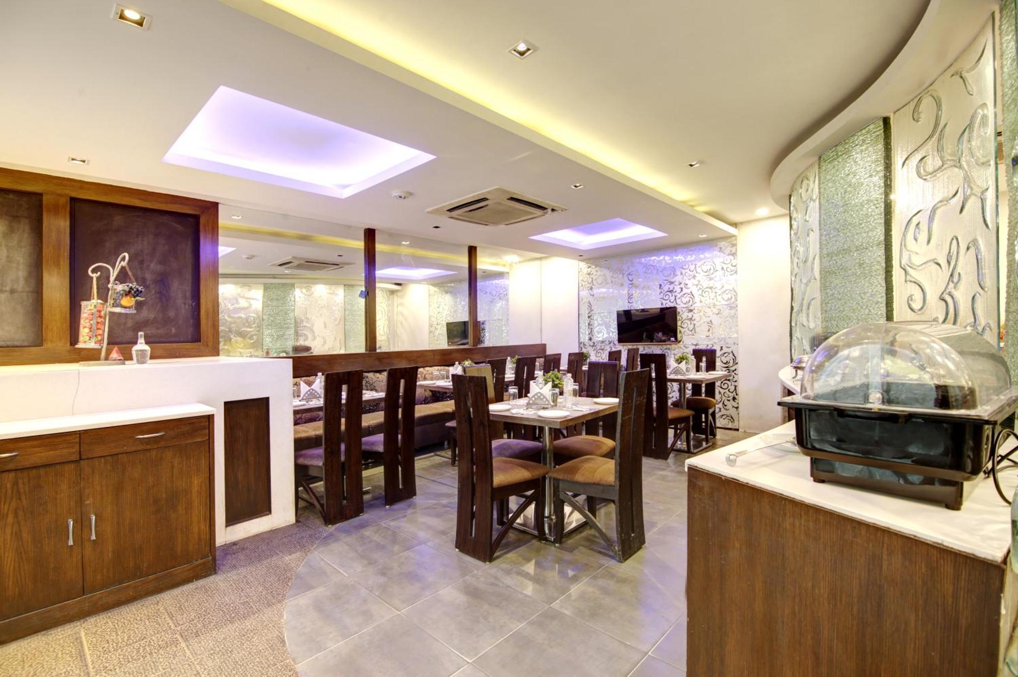 Hotel Good Times Near Ganga Ram Hospital And Karol Bagh Metro Delhi  Exteriör bild