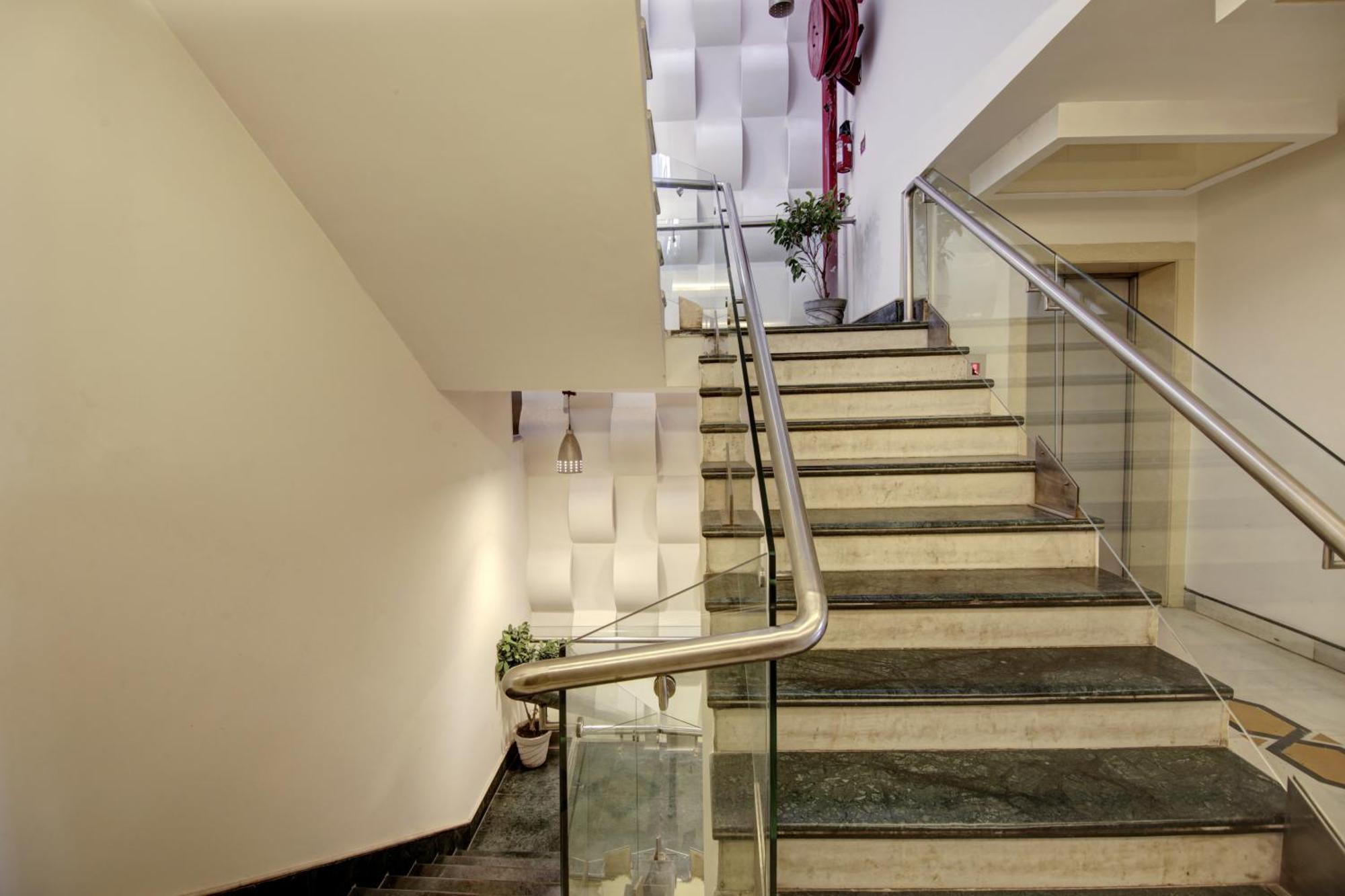 Hotel Good Times Near Ganga Ram Hospital And Karol Bagh Metro Delhi  Exteriör bild