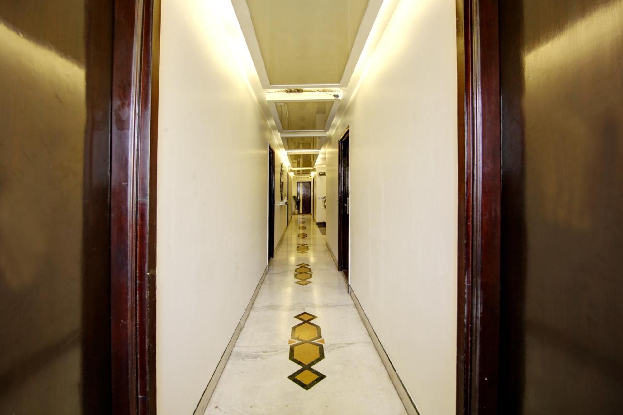 Hotel Good Times Near Ganga Ram Hospital And Karol Bagh Metro Delhi  Exteriör bild