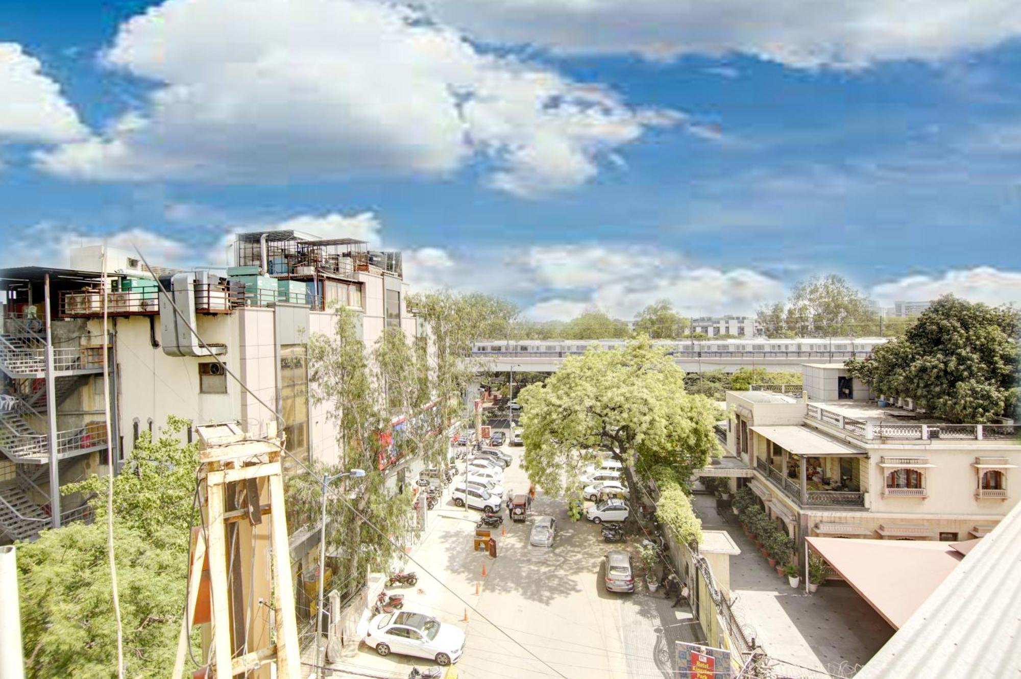 Hotel Good Times Near Ganga Ram Hospital And Karol Bagh Metro Delhi  Exteriör bild