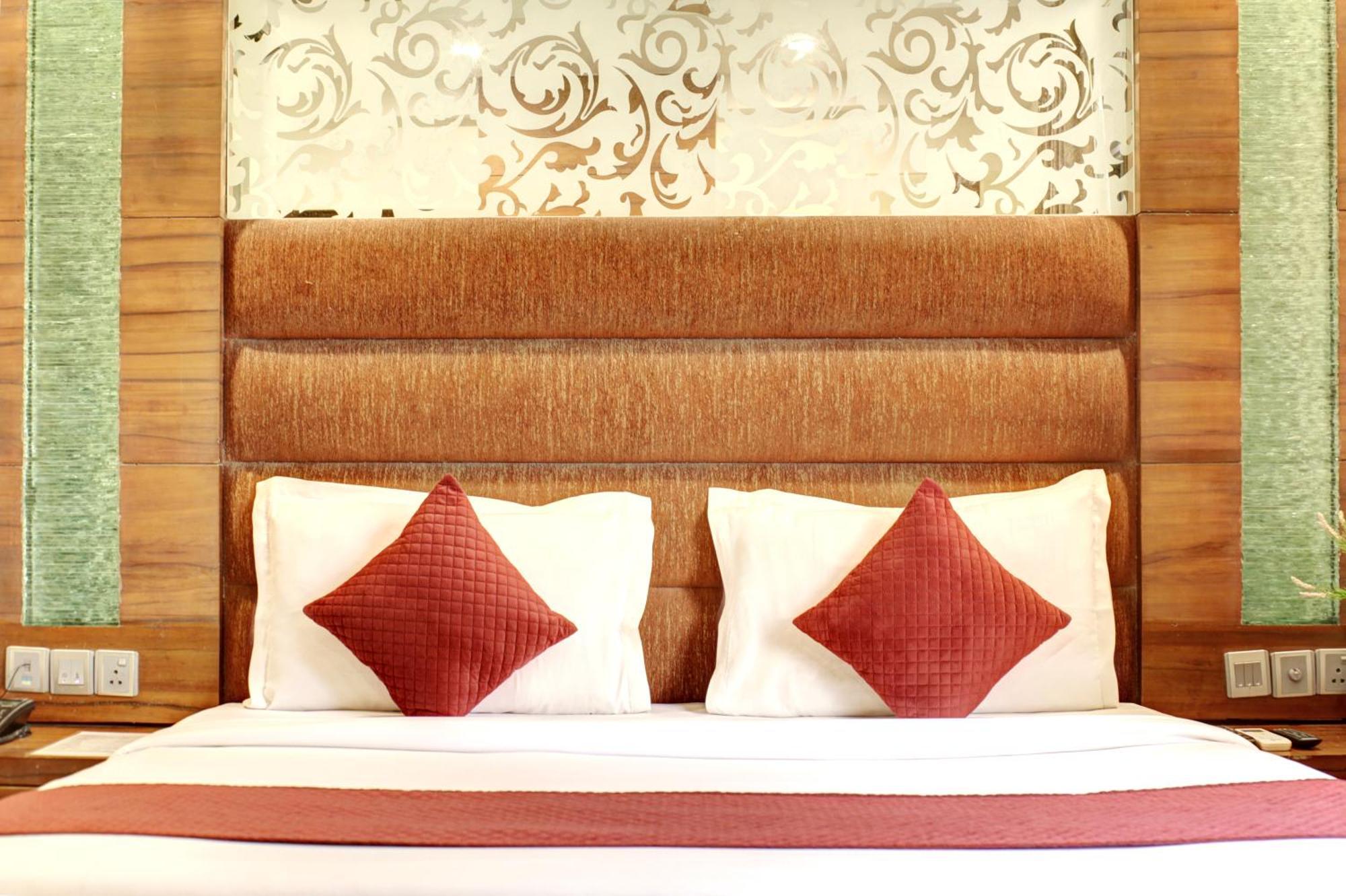Hotel Good Times Near Ganga Ram Hospital And Karol Bagh Metro Delhi  Exteriör bild