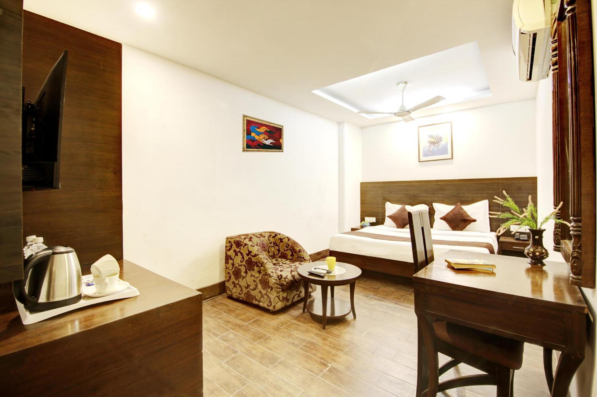 Hotel Good Times Near Ganga Ram Hospital And Karol Bagh Metro Delhi  Exteriör bild