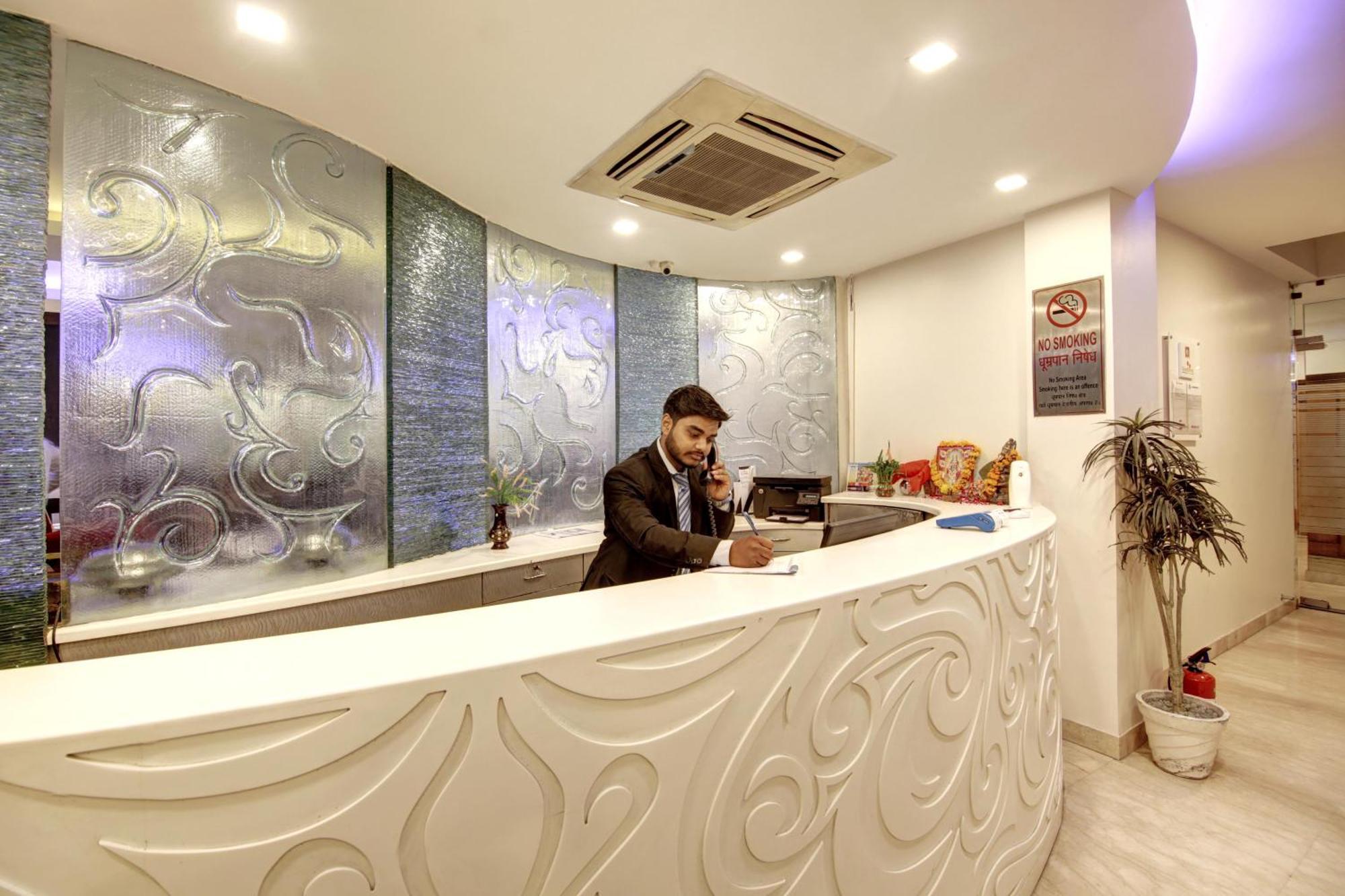 Hotel Good Times Near Ganga Ram Hospital And Karol Bagh Metro Delhi  Exteriör bild