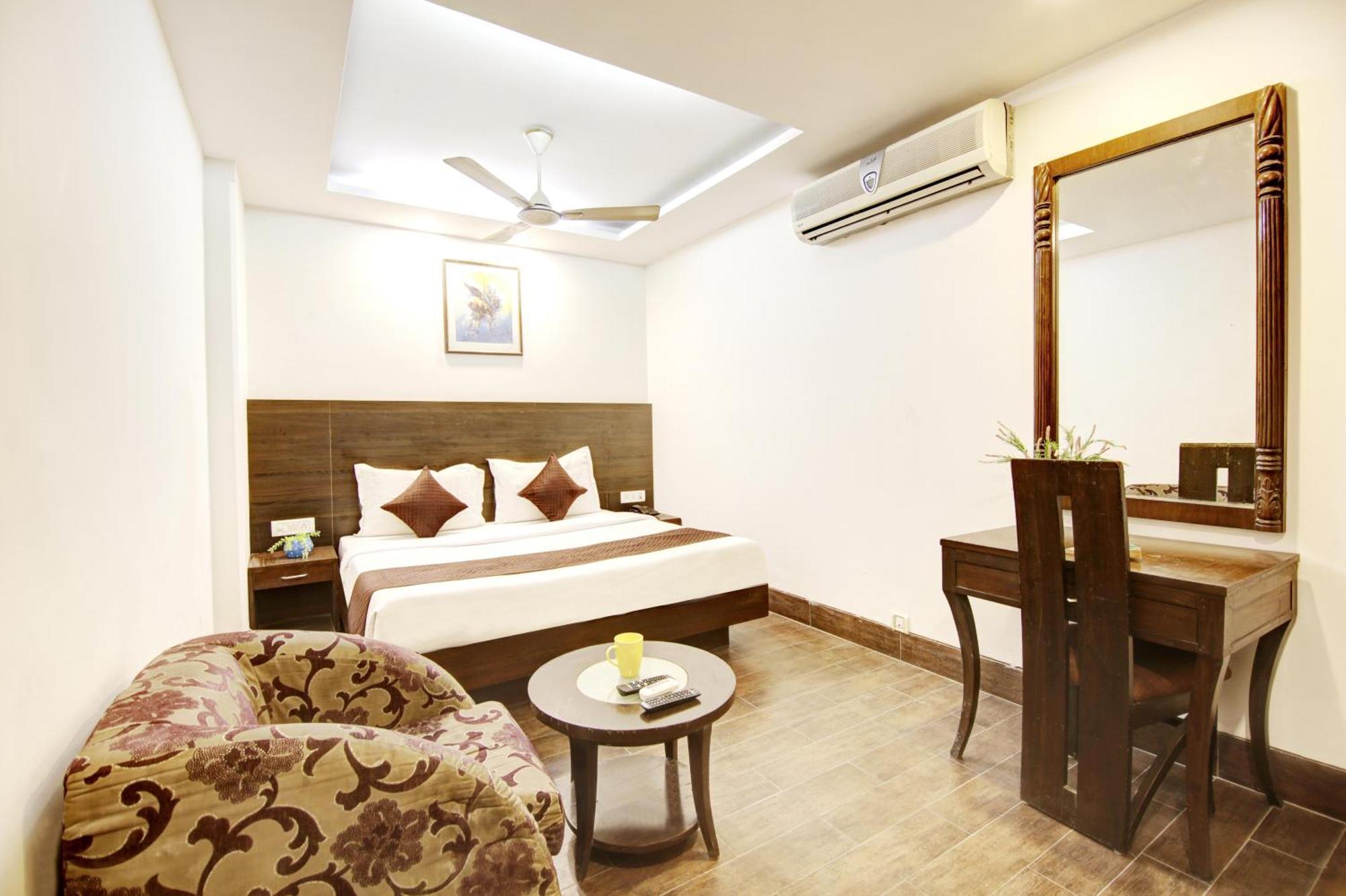 Hotel Good Times Near Ganga Ram Hospital And Karol Bagh Metro Delhi  Exteriör bild