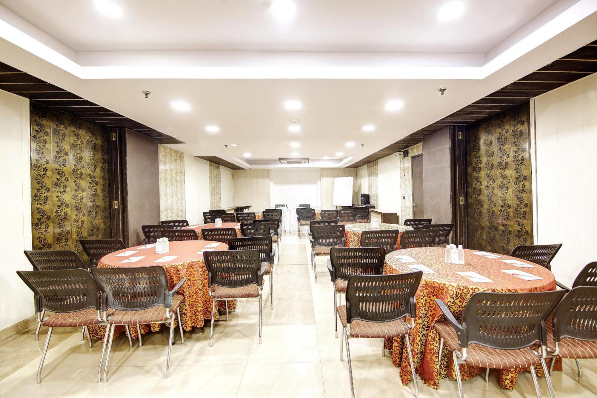Hotel Good Times Near Ganga Ram Hospital And Karol Bagh Metro Delhi  Exteriör bild