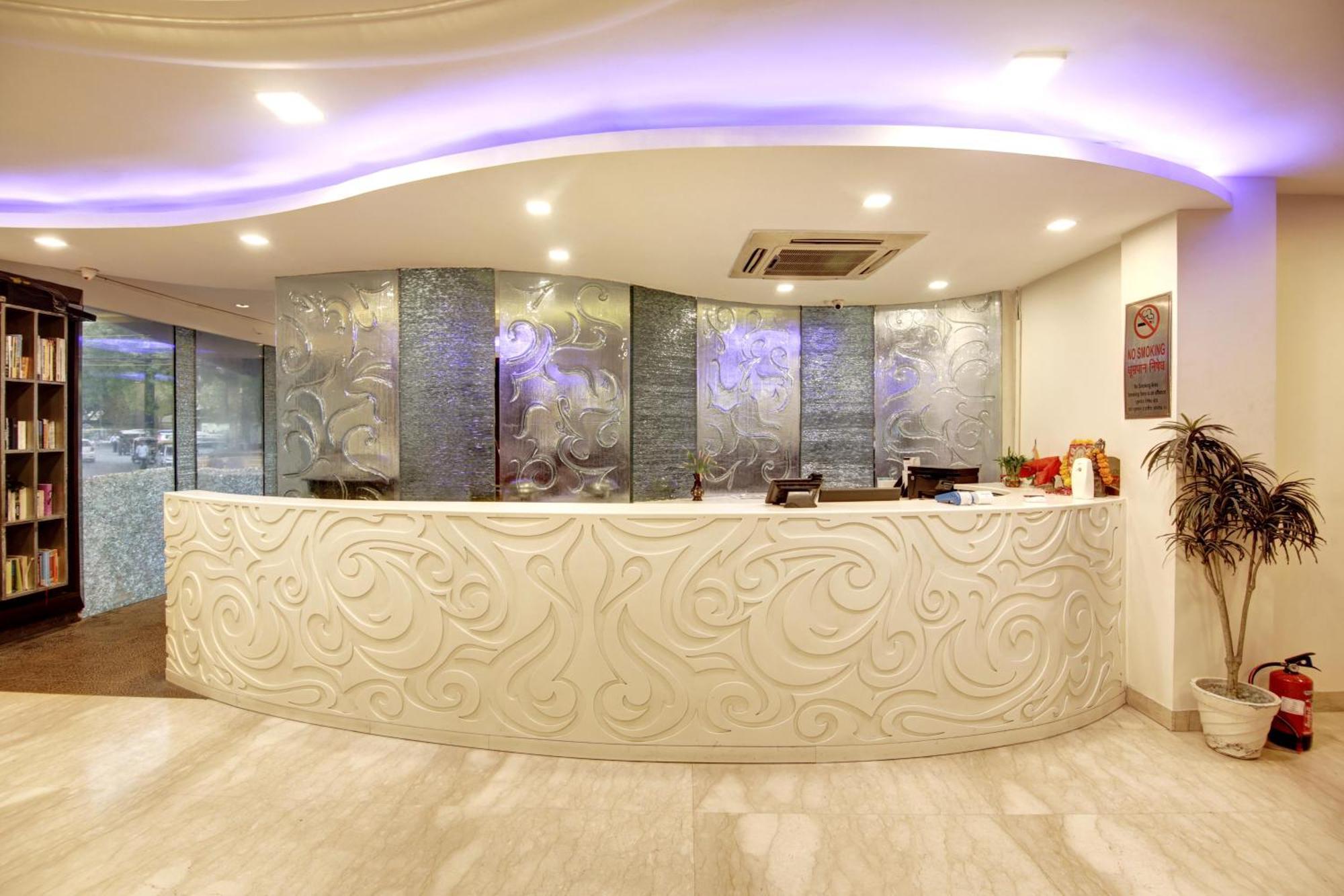 Hotel Good Times Near Ganga Ram Hospital And Karol Bagh Metro Delhi  Exteriör bild